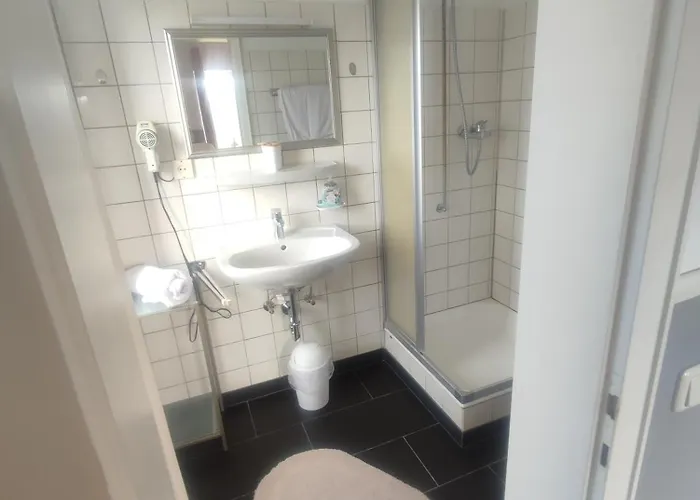 & Nur Fuer Monteure Am Norderteich *